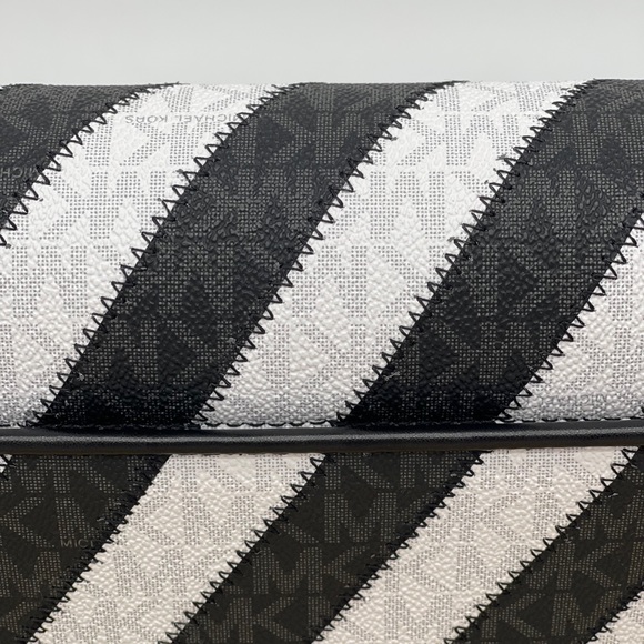 Michael Kors Rose MD Flap Shoulder Crossbo… - Picture 3 of 15